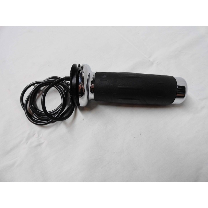 POIGNEE CHAUFFANTE CAOUTCHOUC CHROME COTE DROIT BMW de référence 61317680536 sur apleingaz.fr